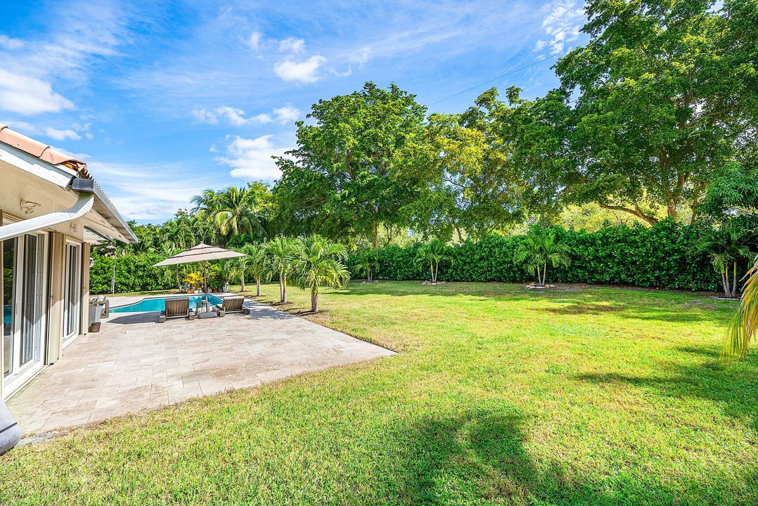 合同活跃: $1,690,000 (5 贝兹, 2 浴室, 3534 平方英尺)