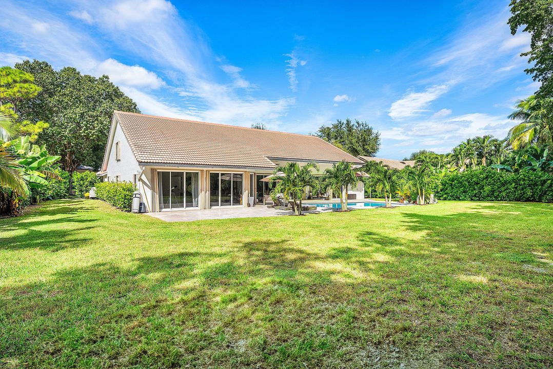 合同活跃: $1,690,000 (5 贝兹, 2 浴室, 3534 平方英尺)