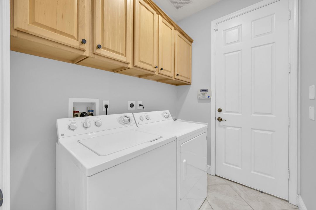 Active With Contract: $450,000 (3 beds, 2 baths, 2489 Square Feet)