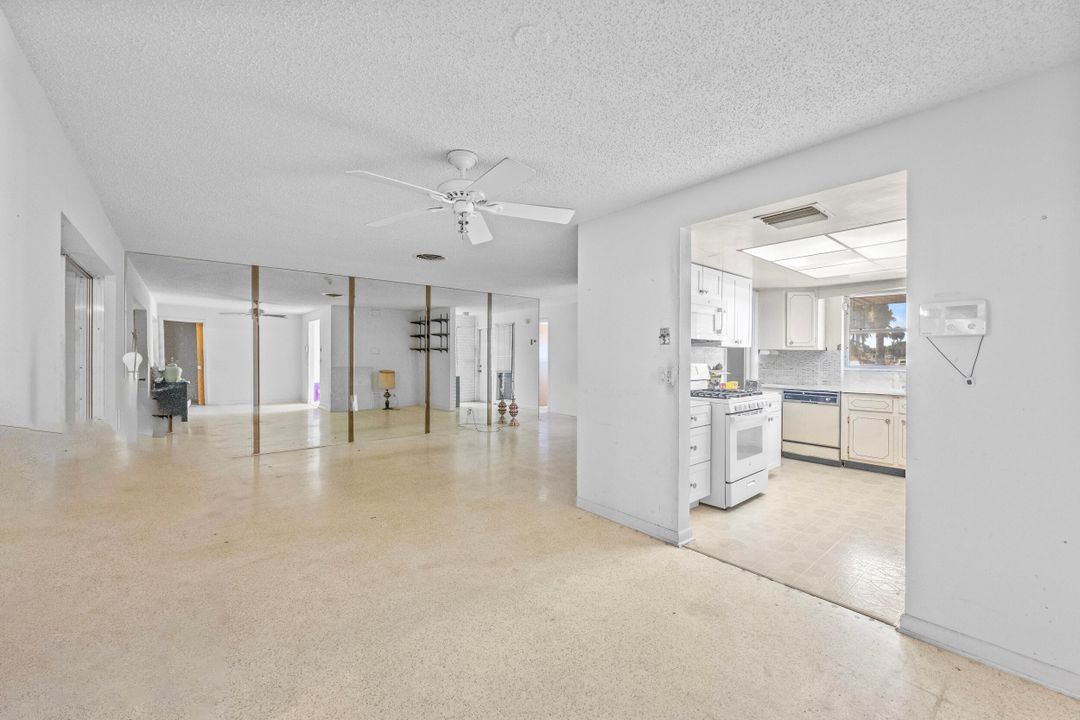 合同活跃: $315,000 (3 贝兹, 2 浴室, 1476 平方英尺)