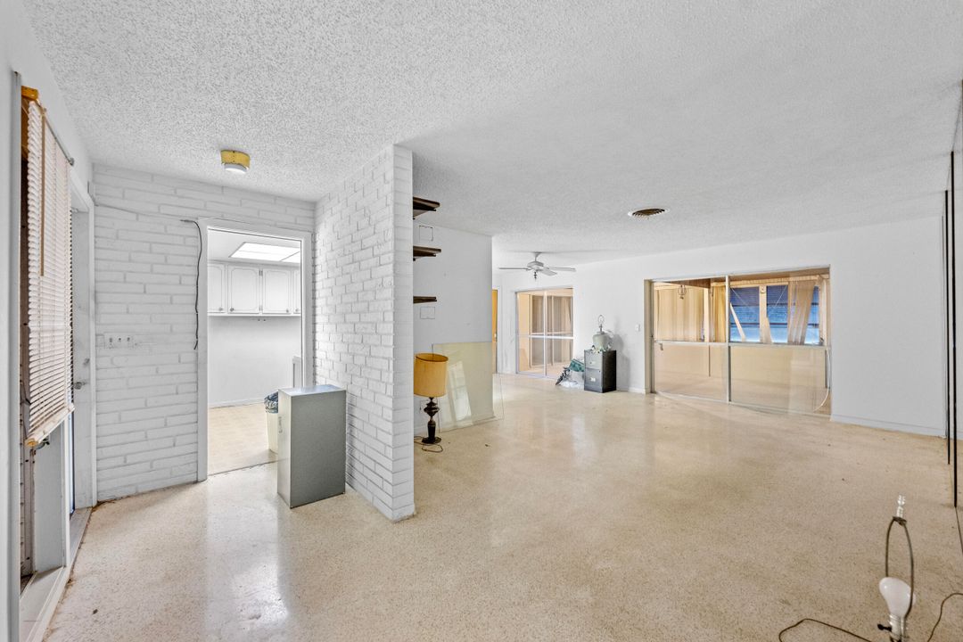 合同活跃: $315,000 (3 贝兹, 2 浴室, 1476 平方英尺)