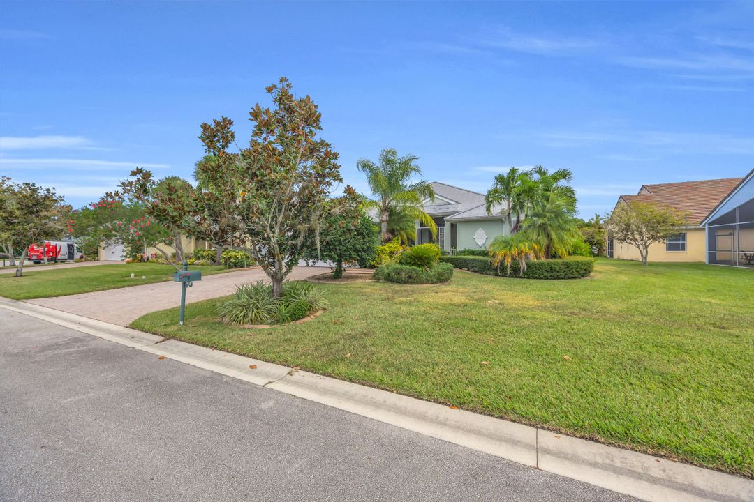 Active With Contract: $450,000 (3 beds, 2 baths, 2489 Square Feet)