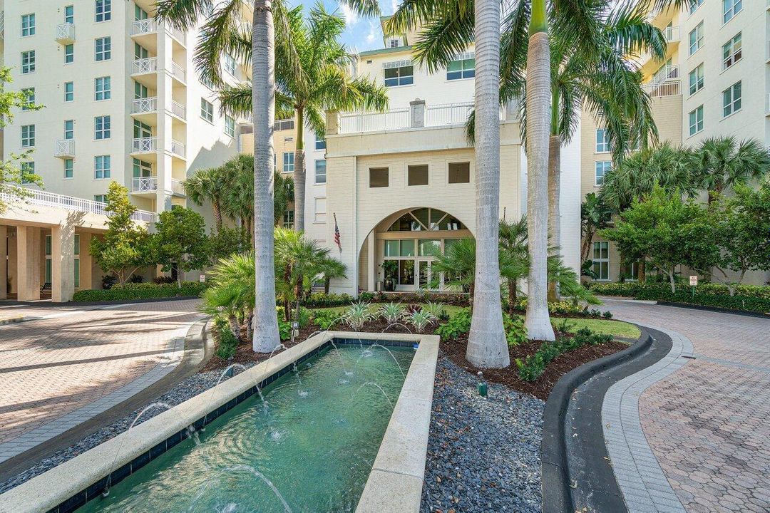 For Sale: $429,000 (2 beds, 2 baths, 1085 Square Feet)