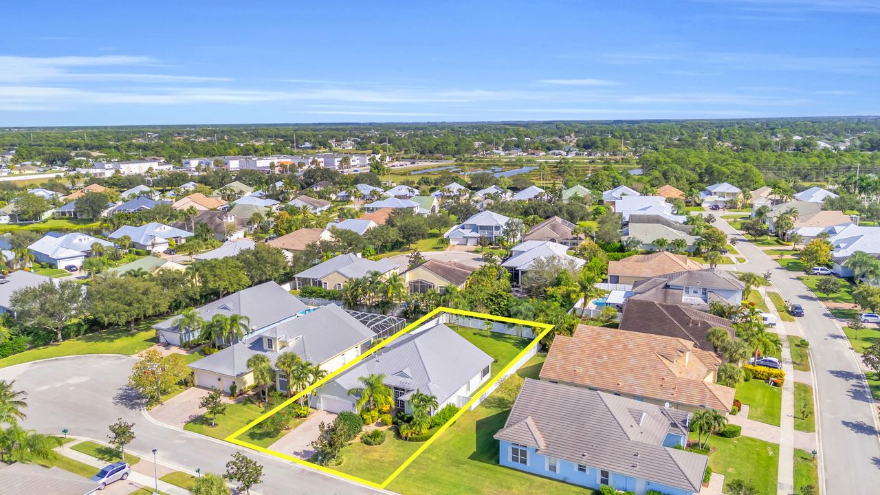 Active With Contract: $450,000 (3 beds, 2 baths, 2489 Square Feet)