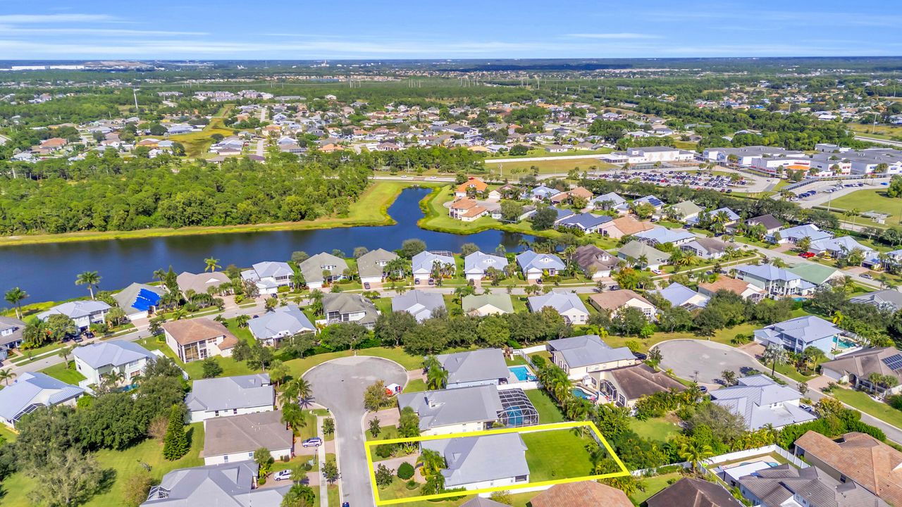 Active With Contract: $450,000 (3 beds, 2 baths, 2489 Square Feet)