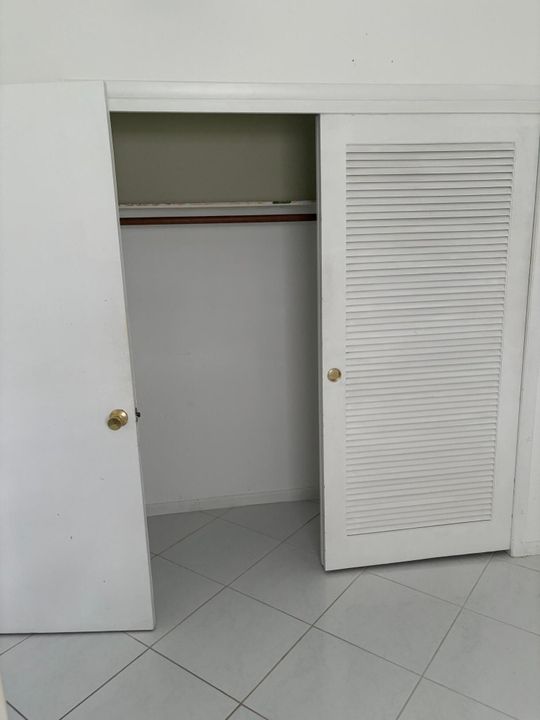 待售: $195,000 (2 贝兹, 1 浴室, 852 平方英尺)