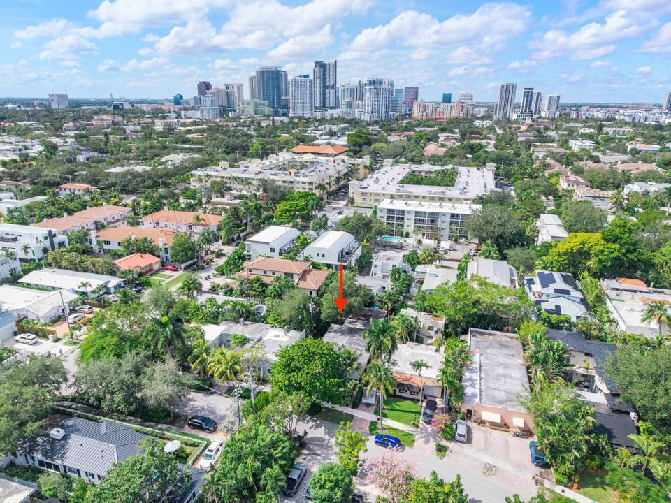 Active With Contract: $1,474,000 (3 beds, 2 baths, 2207 Square Feet)