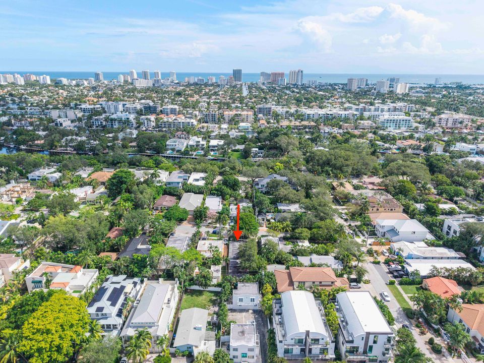 Active With Contract: $1,474,000 (3 beds, 2 baths, 2207 Square Feet)