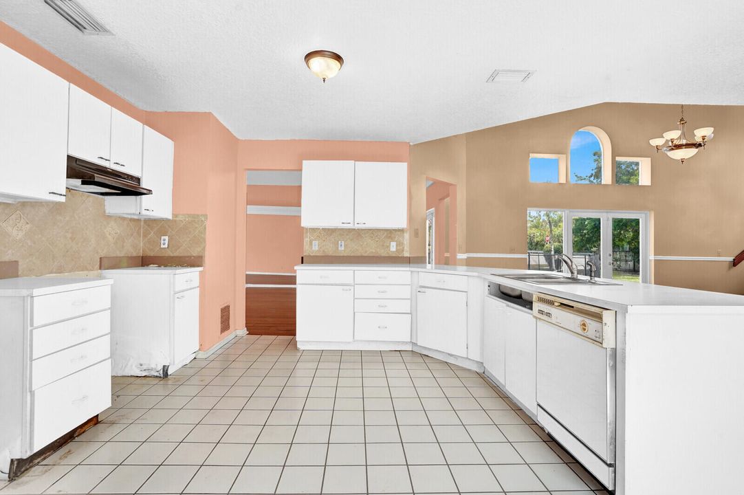 合同活跃: $519,900 (4 贝兹, 3 浴室, 2346 平方英尺)