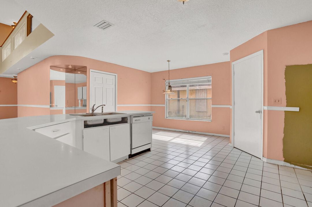 合同活跃: $519,900 (4 贝兹, 3 浴室, 2346 平方英尺)