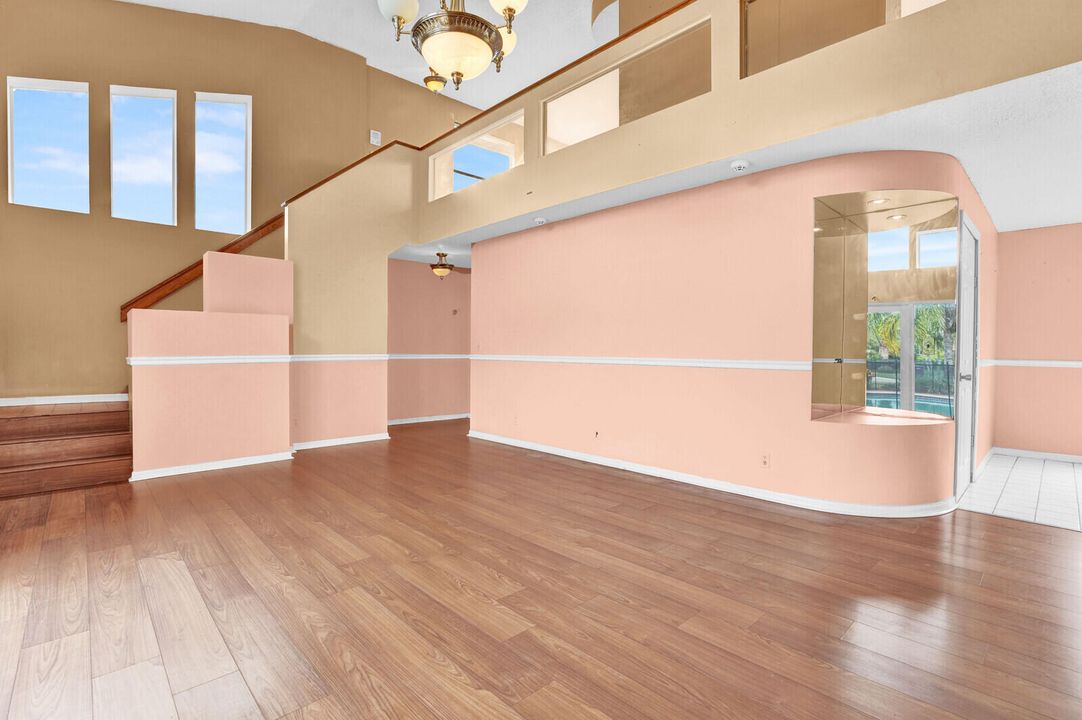 合同活跃: $519,900 (4 贝兹, 3 浴室, 2346 平方英尺)