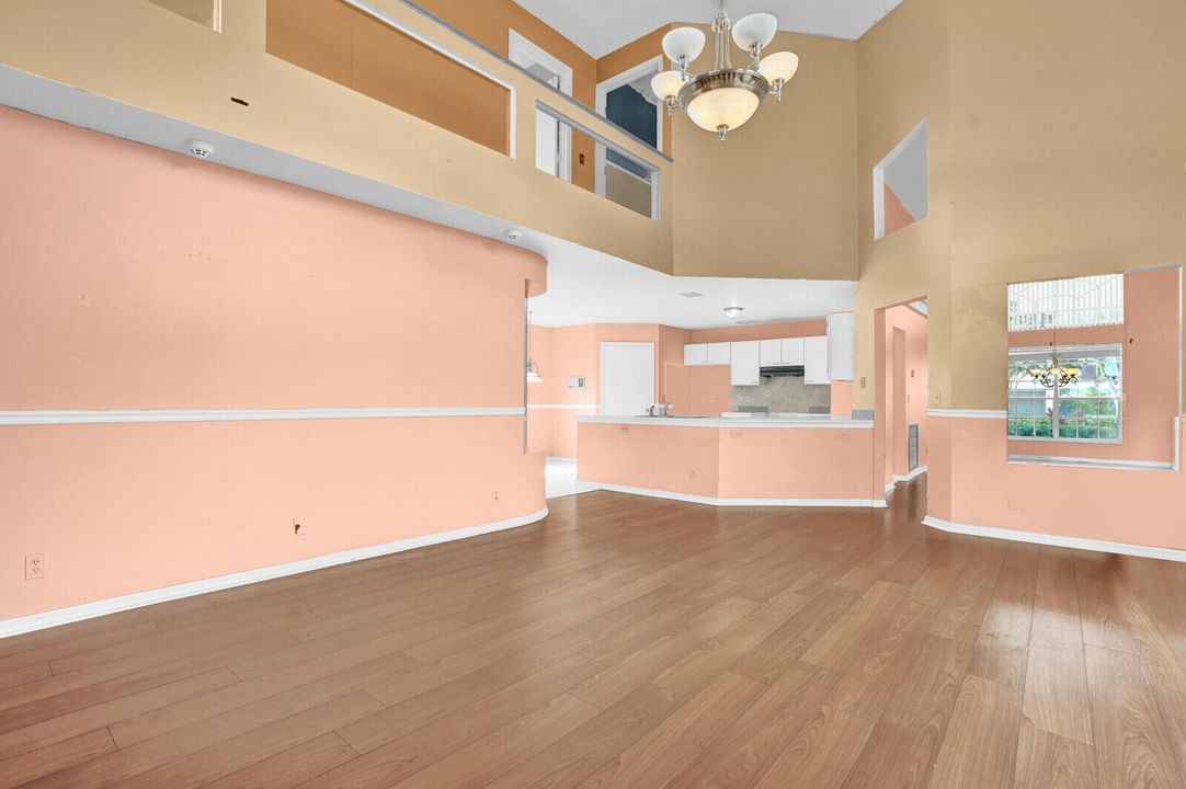 合同活跃: $519,900 (4 贝兹, 3 浴室, 2346 平方英尺)