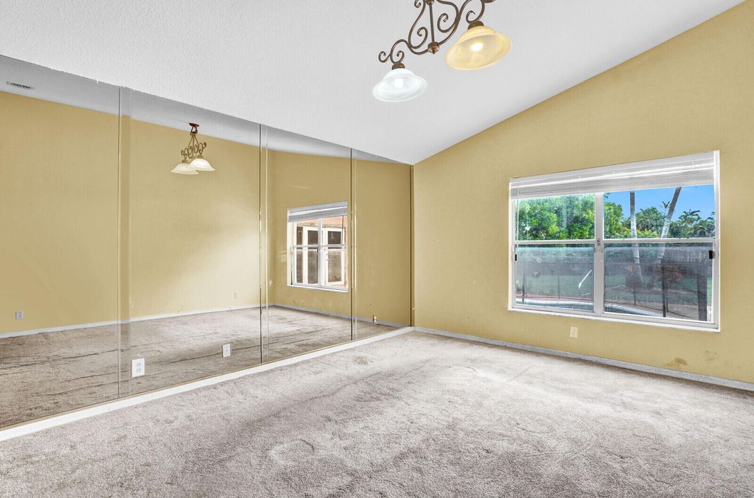 合同活跃: $519,900 (4 贝兹, 3 浴室, 2346 平方英尺)