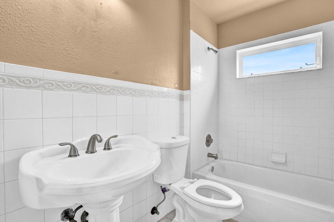 合同活跃: $519,900 (4 贝兹, 3 浴室, 2346 平方英尺)