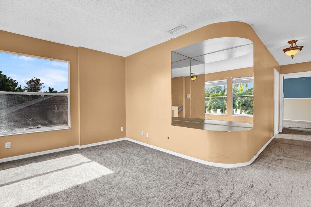 合同活跃: $519,900 (4 贝兹, 3 浴室, 2346 平方英尺)