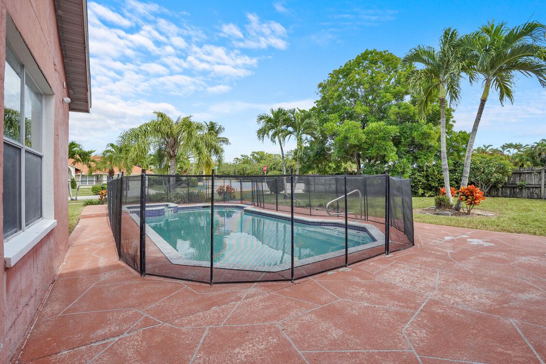 合同活跃: $519,900 (4 贝兹, 3 浴室, 2346 平方英尺)