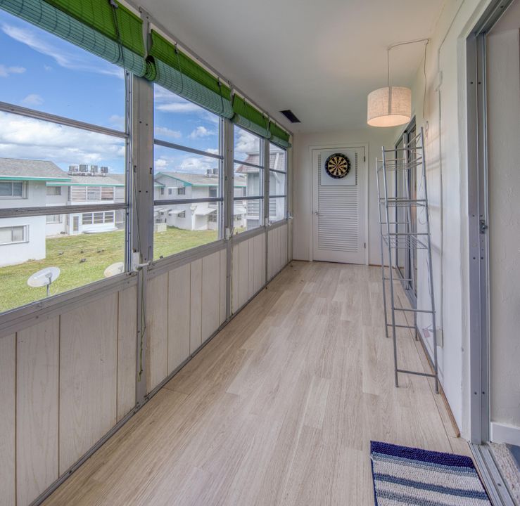 For Sale: $159,000 (2 beds, 2 baths, 826 Square Feet)