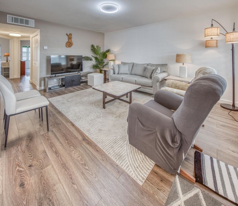 For Sale: $159,000 (2 beds, 2 baths, 826 Square Feet)