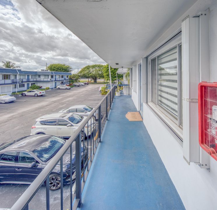 For Sale: $159,000 (2 beds, 2 baths, 826 Square Feet)