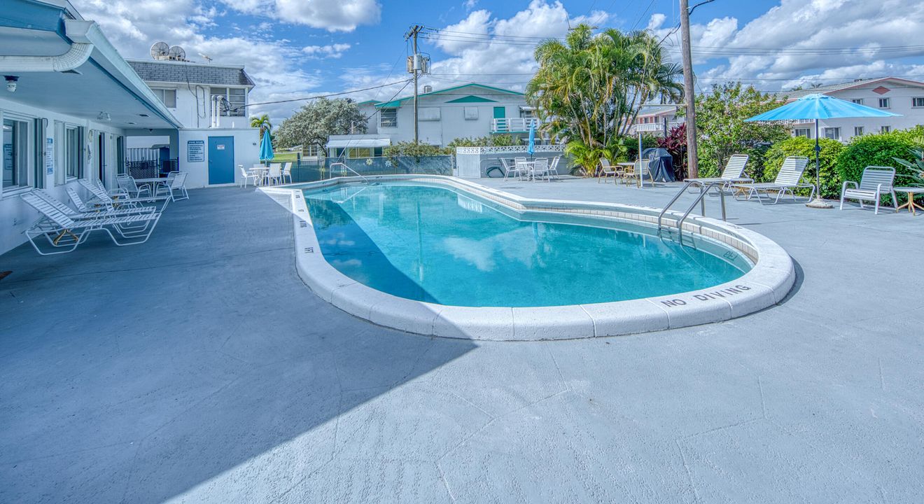 For Sale: $159,000 (2 beds, 2 baths, 826 Square Feet)