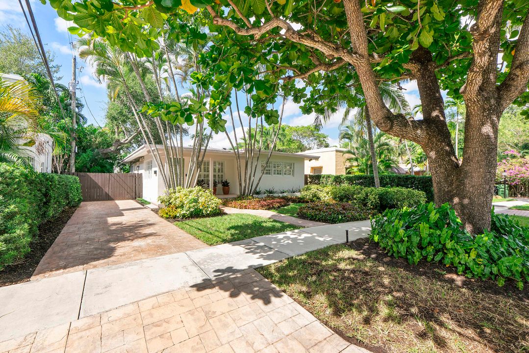 Active With Contract: $1,474,000 (3 beds, 2 baths, 2207 Square Feet)