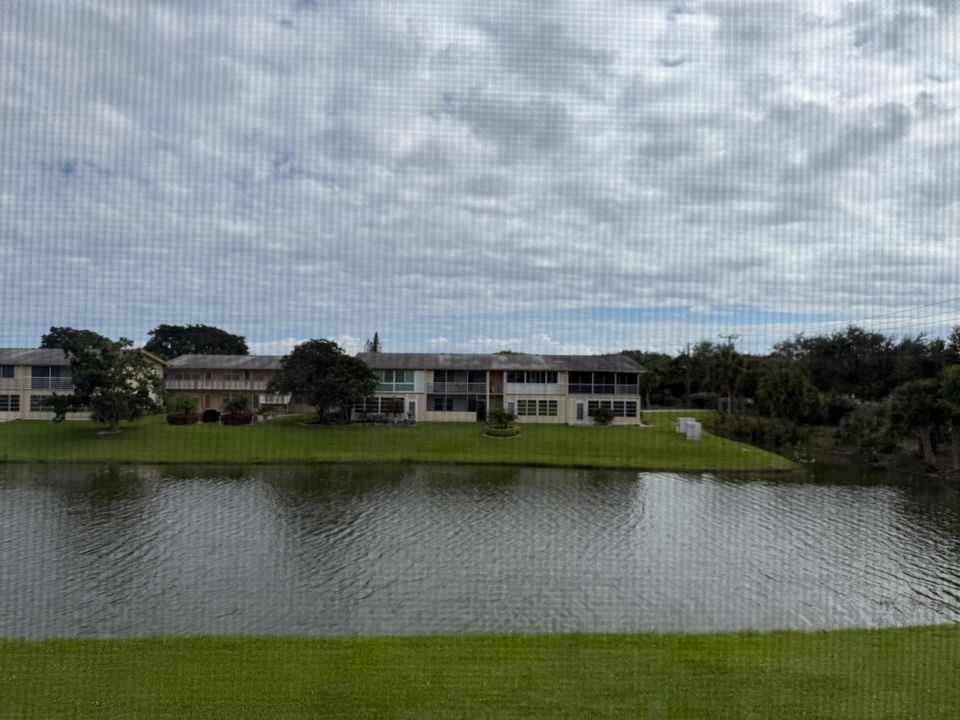 Под контрактом: $1,495 (1 спален, 1 ванн, 684 Квадратных фут)