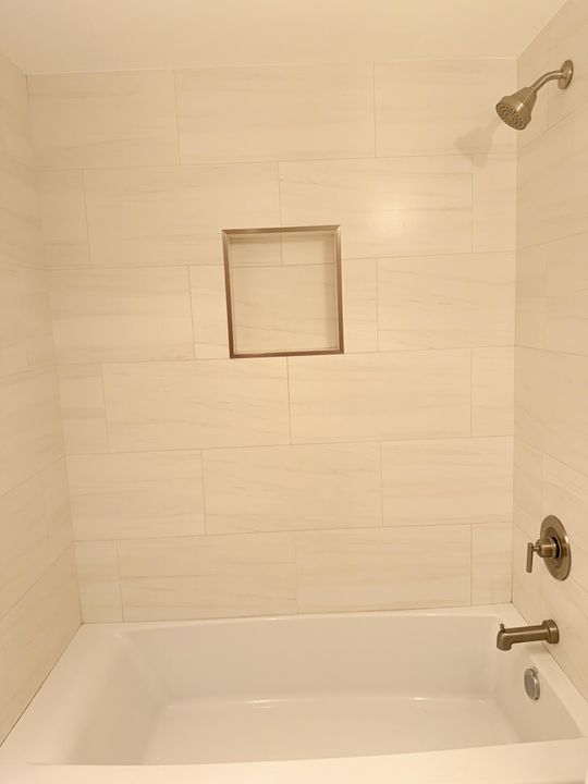 Под контрактом: $1,495 (1 спален, 1 ванн, 684 Квадратных фут)