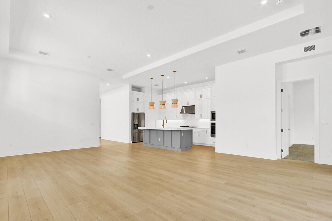 En Venta: $849,000 (3 camas, 3 baños, 2289 Pies cuadrados)