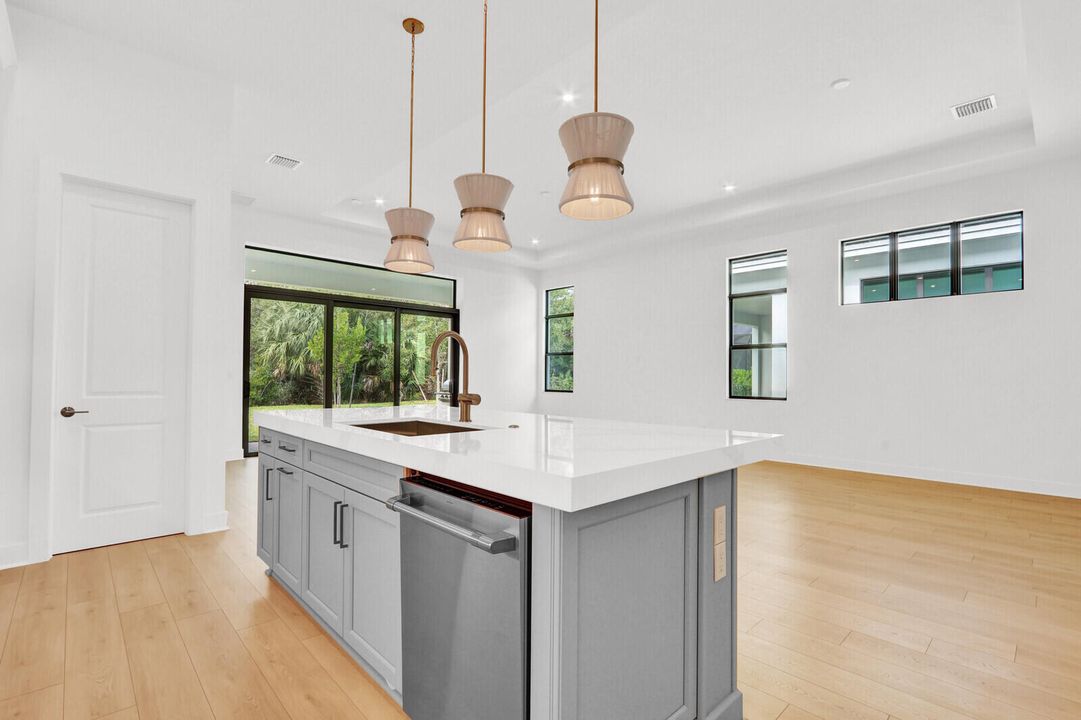 En Venta: $849,000 (3 camas, 3 baños, 2289 Pies cuadrados)