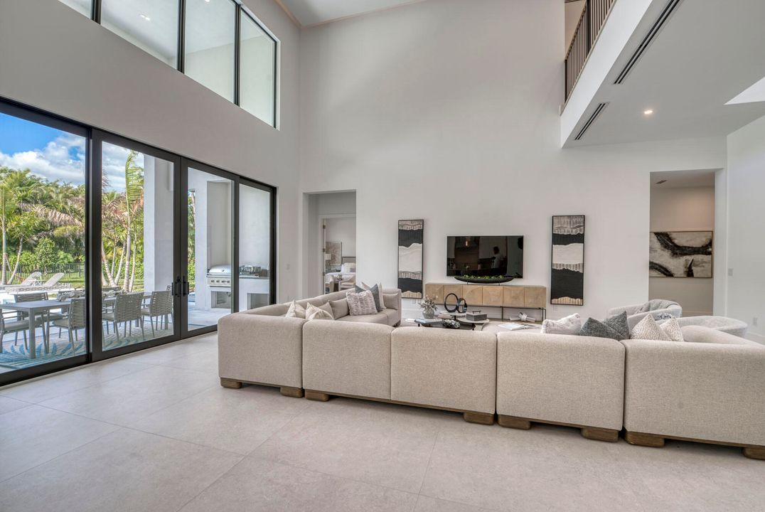 На продажу: $3,299,000 (5 спален, 5 ванн, 4619 Квадратных фут)