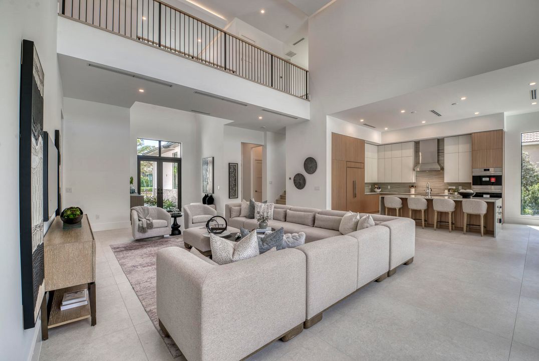 На продажу: $3,299,000 (5 спален, 5 ванн, 4619 Квадратных фут)