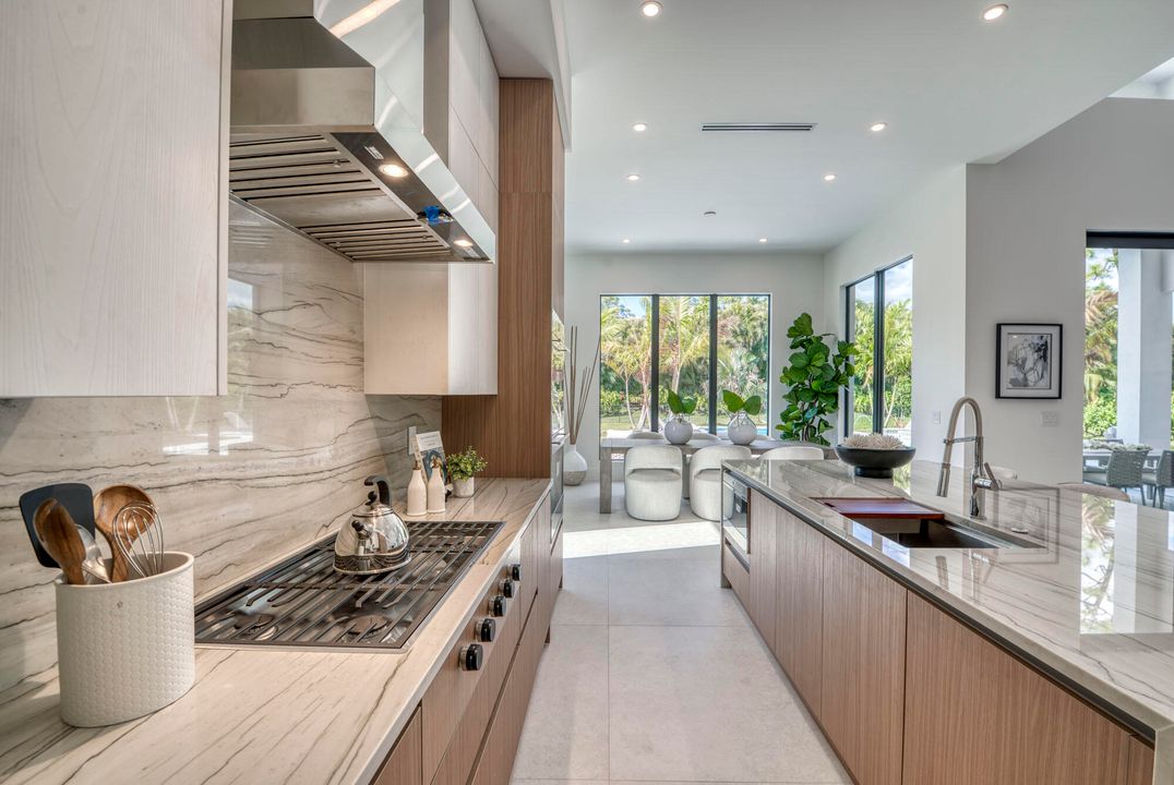 На продажу: $3,299,000 (5 спален, 5 ванн, 4619 Квадратных фут)