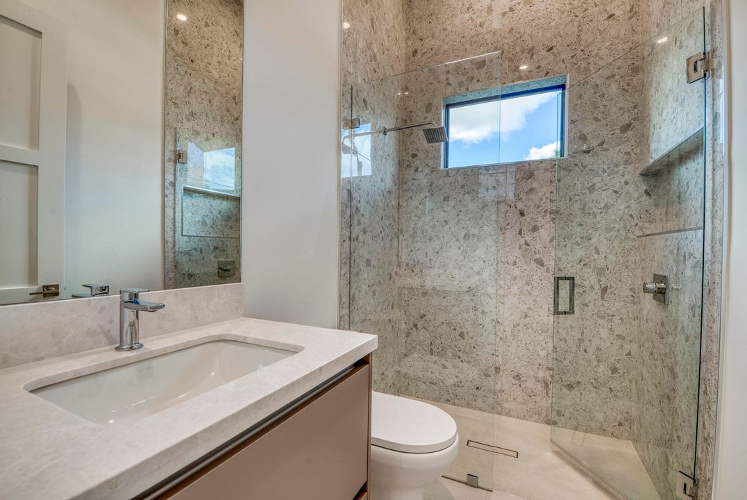 На продажу: $3,299,000 (5 спален, 5 ванн, 4619 Квадратных фут)