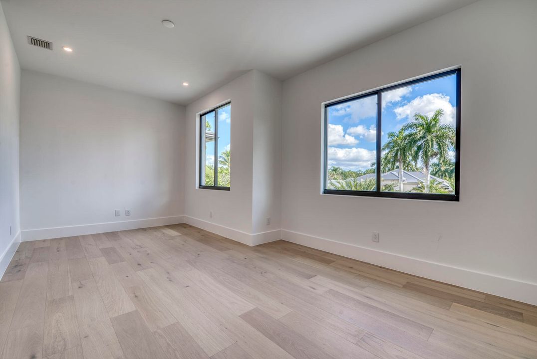 На продажу: $3,299,000 (5 спален, 5 ванн, 4619 Квадратных фут)