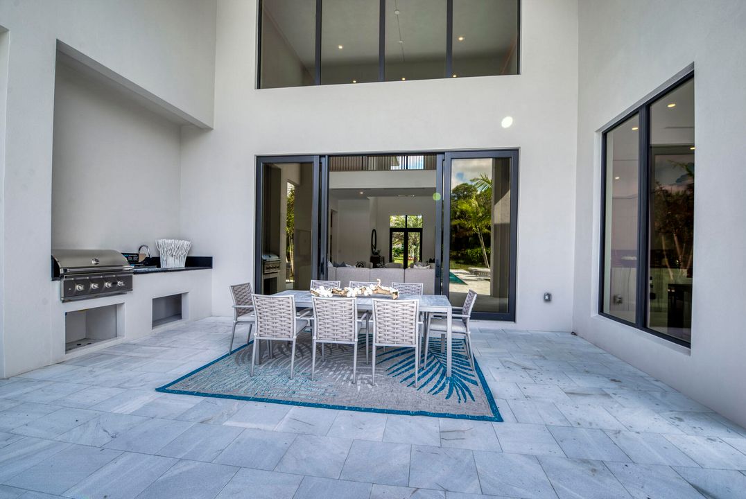 На продажу: $3,299,000 (5 спален, 5 ванн, 4619 Квадратных фут)