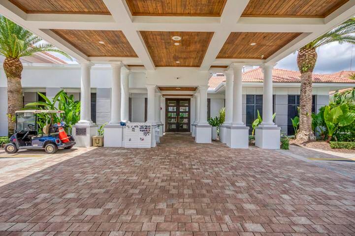 На продажу: $3,299,000 (5 спален, 5 ванн, 4619 Квадратных фут)