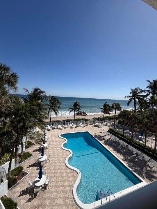 For Sale: $540,000 (1 beds, 1 baths, 900 Square Feet)