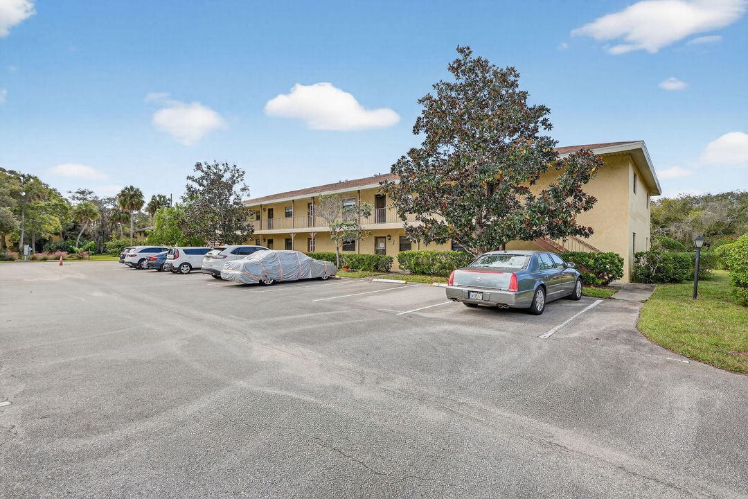 For Sale: $129,900 (2 beds, 2 baths, 1130 Square Feet)