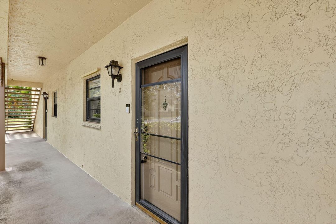 For Sale: $129,900 (2 beds, 2 baths, 1130 Square Feet)