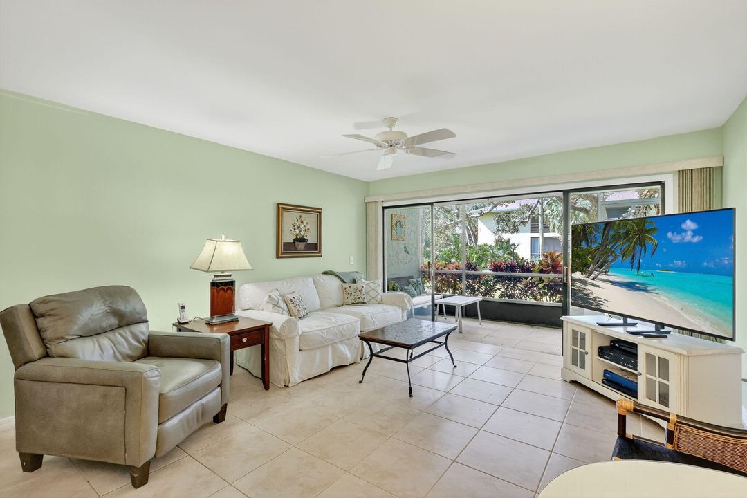 For Sale: $129,900 (2 beds, 2 baths, 1130 Square Feet)