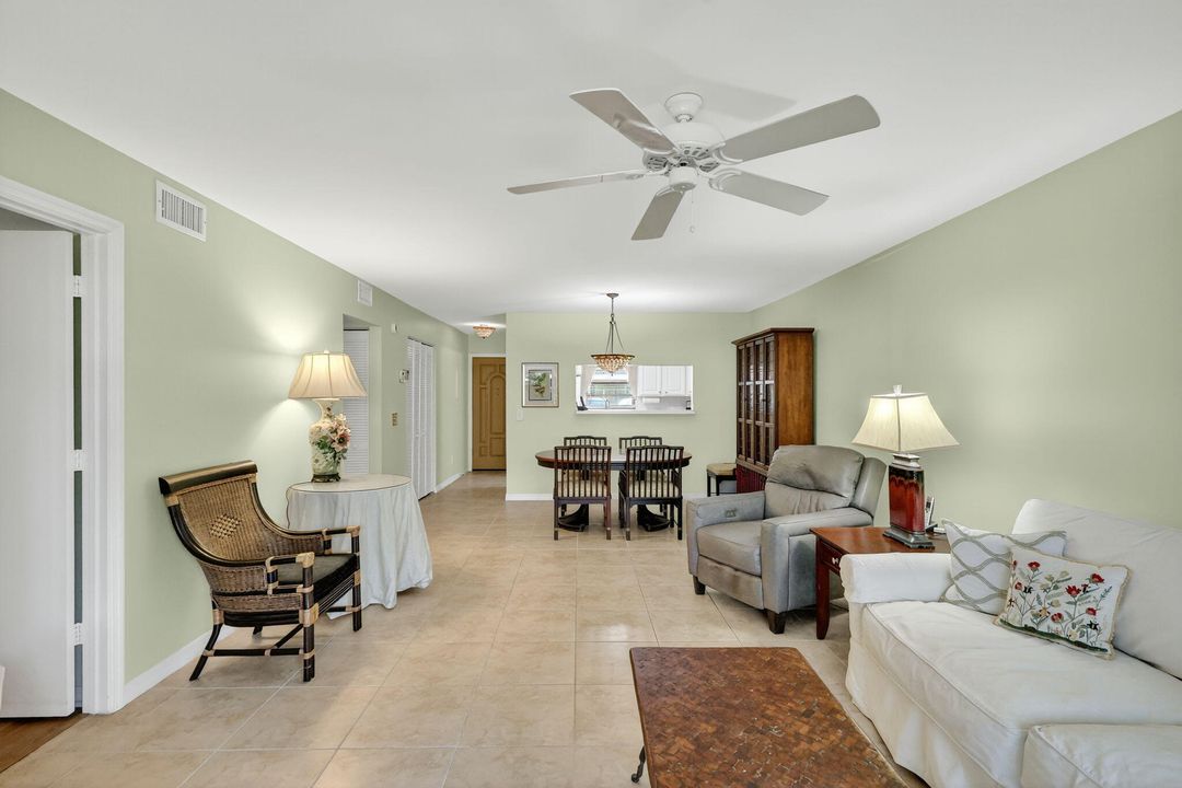 For Sale: $129,900 (2 beds, 2 baths, 1130 Square Feet)