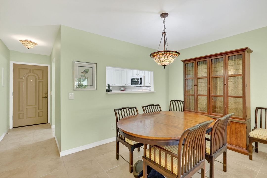 For Sale: $129,900 (2 beds, 2 baths, 1130 Square Feet)