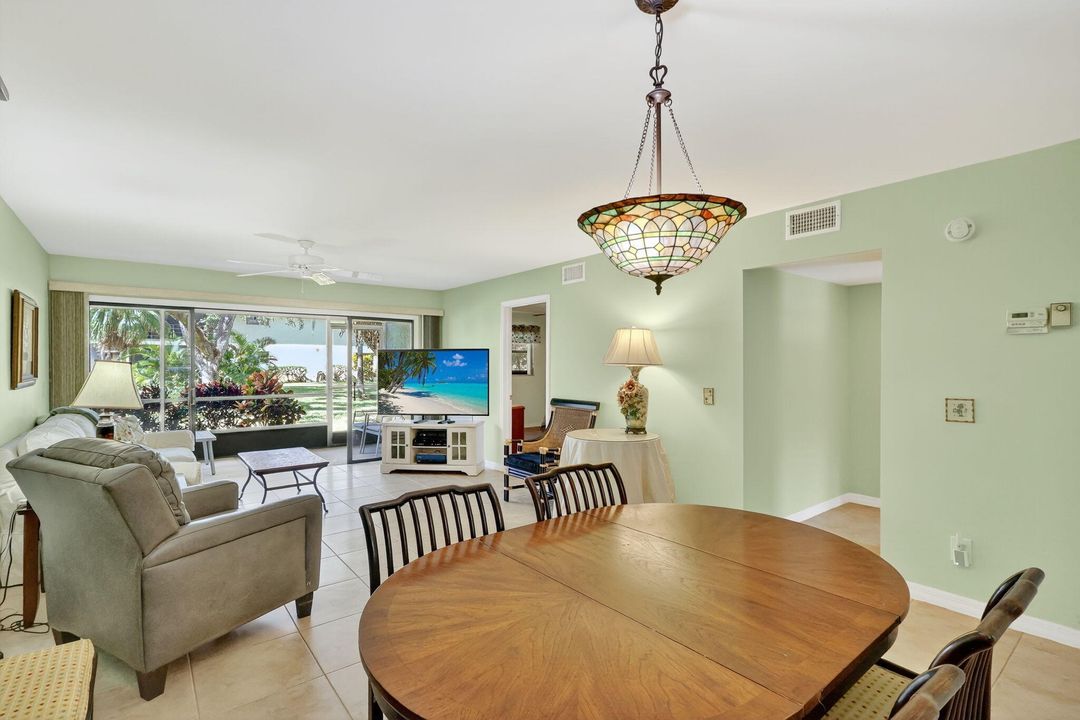 For Sale: $129,900 (2 beds, 2 baths, 1130 Square Feet)