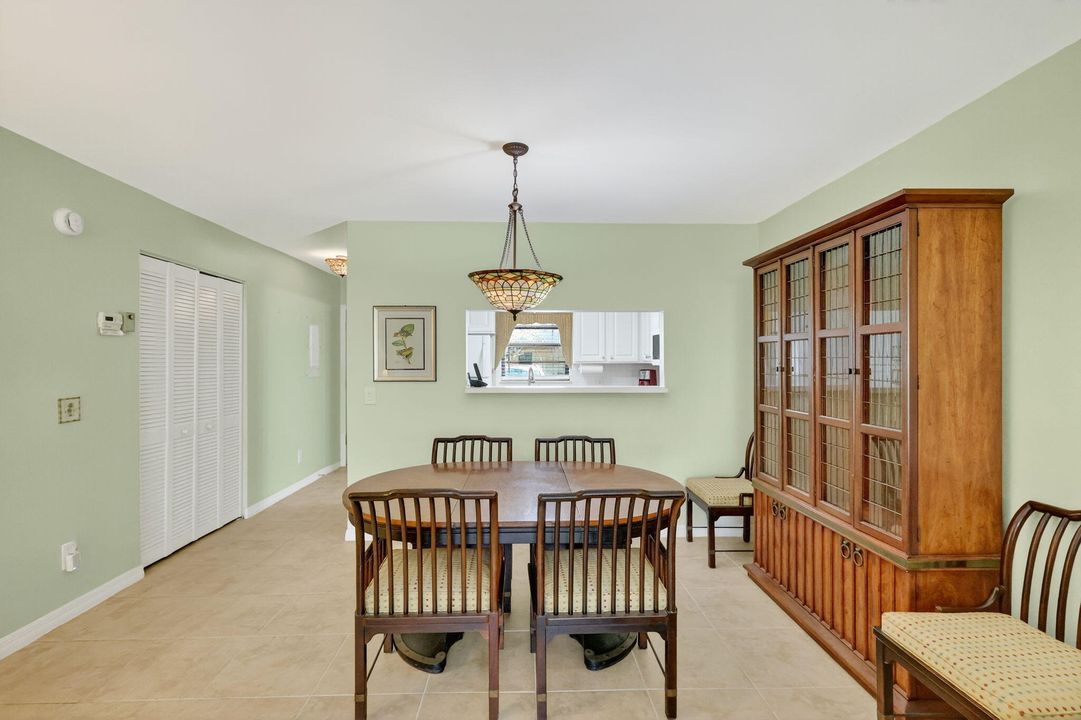 For Sale: $129,900 (2 beds, 2 baths, 1130 Square Feet)