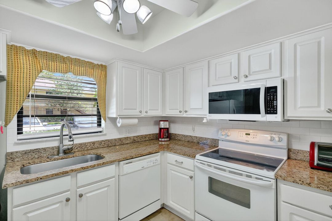 For Sale: $129,900 (2 beds, 2 baths, 1130 Square Feet)