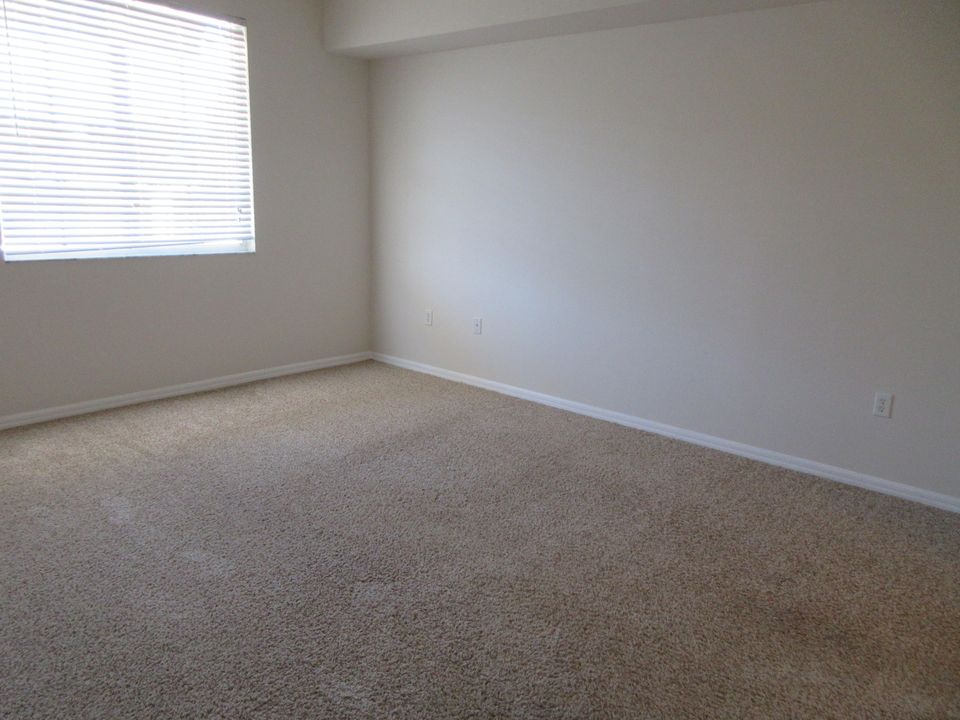 Под контрактом: $3,000 (2 спален, 2 ванн, 1240 Квадратных фут)