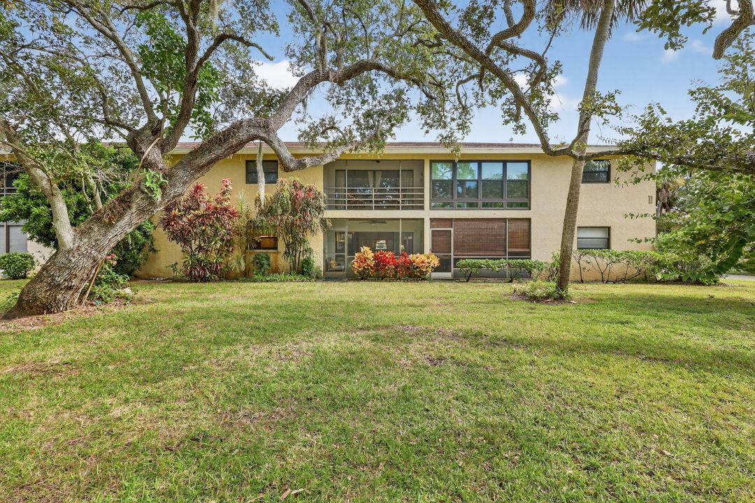 For Sale: $129,900 (2 beds, 2 baths, 1130 Square Feet)