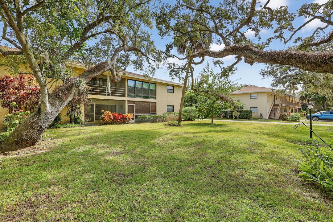 For Sale: $129,900 (2 beds, 2 baths, 1130 Square Feet)