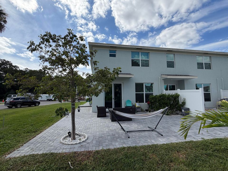 出租: $3,400 (4 贝兹, 2 浴室, 1750 平方英尺)