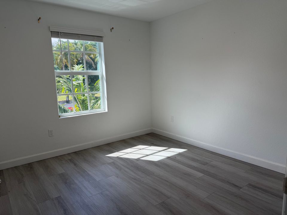 出租: $3,400 (4 贝兹, 2 浴室, 1750 平方英尺)